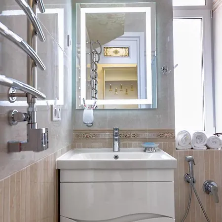 2 Bedroom Apartment Tykha Street City Center With Parking Place Львов Экстерьер фото