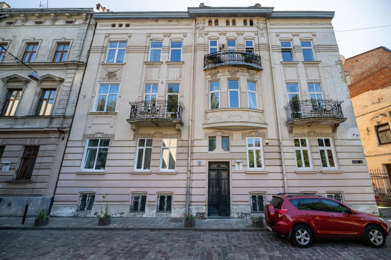 2 Bedroom Tykha Street Center With Parking Place *
