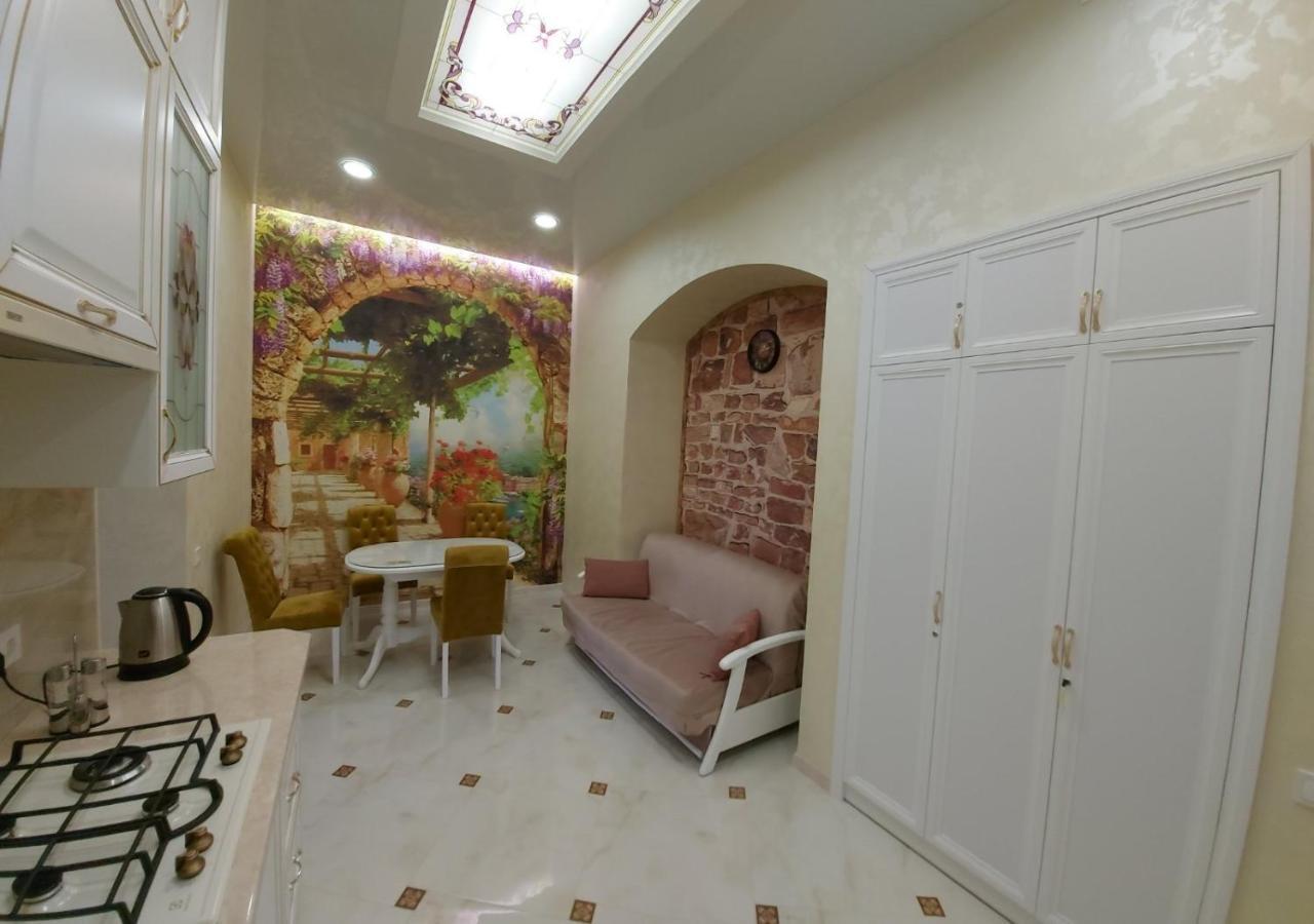 Apartment 2 Bedroom Tykha Street Center With Parking Place